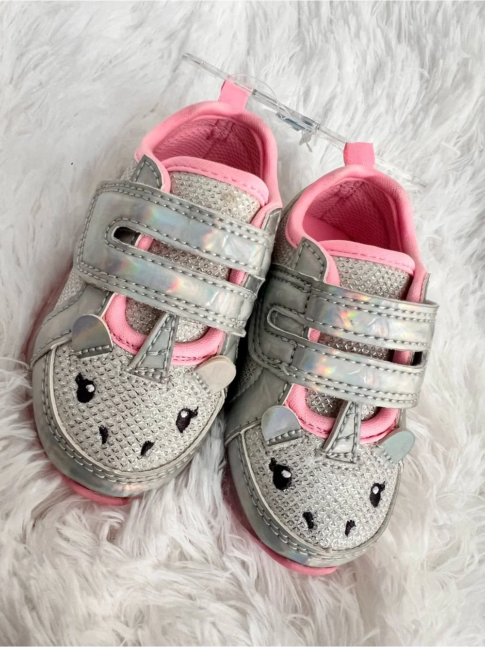 Carter’s lil girls pink light up size 4